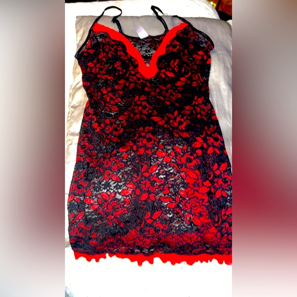 beautiful red night/party dress size M with bonus pentagram necklace - Picture 7 of 8